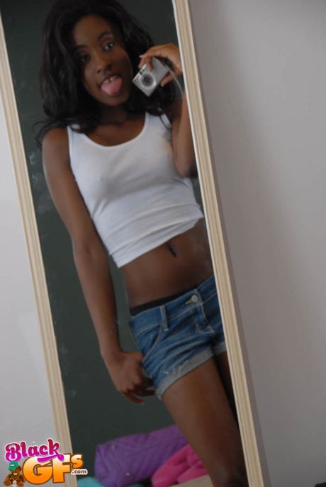 Ebony covergirl Nevaeh får sin sorte fisse kneppet af en hvid fyr