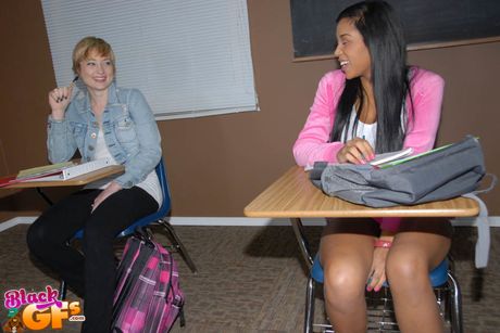 美國美女 Katt Dylan 被舔陰戶，被射精