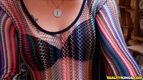 Blond amerikansk teenager Eve Evans kommer ovenpå under sex med en stor hvid pik