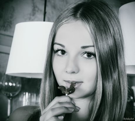 Skinny Ukrainian babe Jeff Milton strips and poses naked in her room