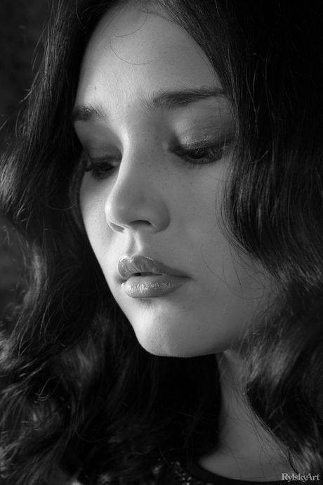  Lækker ukrainsk brunette teenager Malena Fendi i grim fodfetish action