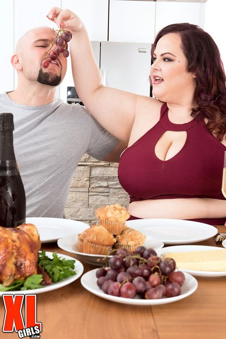 BBW Jordynn Luxxx 的大奶和陰戶被猛乾