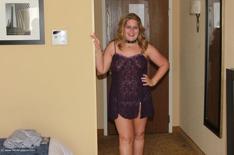 Blond amerikansk mor gangbang mor får sin twat proppet i en lækker trekant