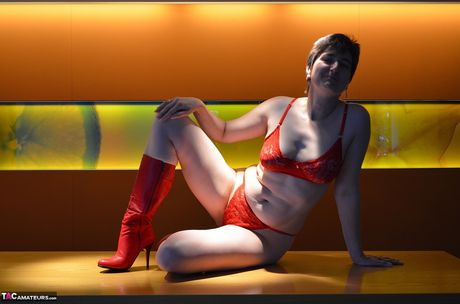 Nice german mature Hot Milf strips to her boots and presents her huge tits