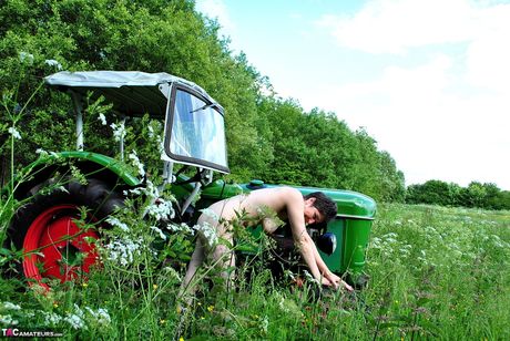 Excellent Milf is a very sexy lady who loves to get naked outdoors.