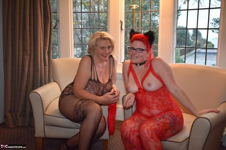 Redhead british Mommy Mollie Foxxx gets her twat licked by a hot lesbian