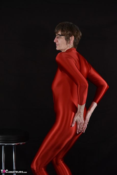 Adult german lady in latex suit revealing her tits and pussy in the studio