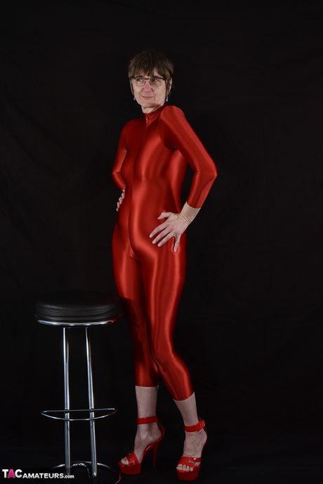Adult german lady in latex suit revealing her tits and pussy in the studio