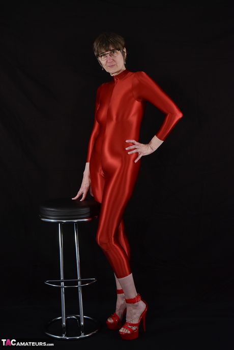 Adult german lady in latex suit revealing her tits and pussy in the studio