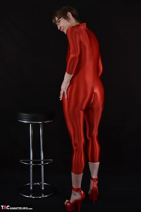 Adult german lady in latex suit revealing her tits and pussy in the studio