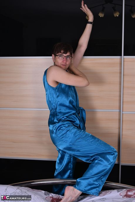 Devastating german mature lady in glasses stripping and spreading her legs