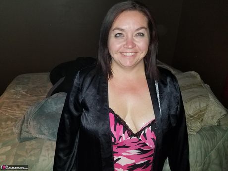 Brunette american MILF Sexy Ne reveals her amazing racks and ass before masturbating