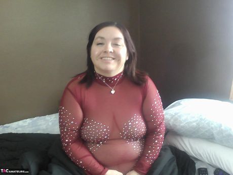 Kurvet amerikansk MILF Sexet New BBW onanerer med en vibrator i sine strømper