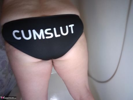 Devastating american Cougar Sexy Ne Bbw displays her huge tits and spreads her pussy lips