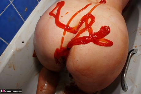 Adult british lady Janey gets naked before bathing in a tub