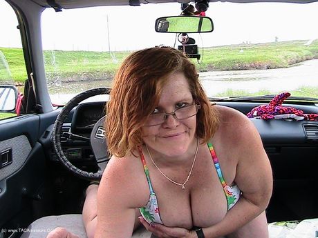 Misha Milf er en hot mor, der elsker at lege med sin fisse