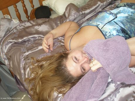 Mature american lady Gangbang Momma gets her pussy licked and banged