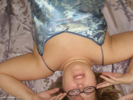 Mature american lady Gangbang Momma gets her pussy licked and banged