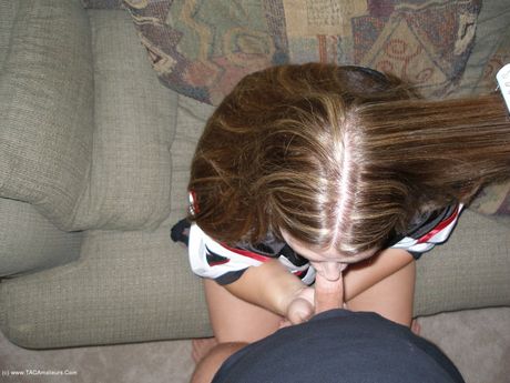 Aged woman Gangbang Momma gets her pussy plugged