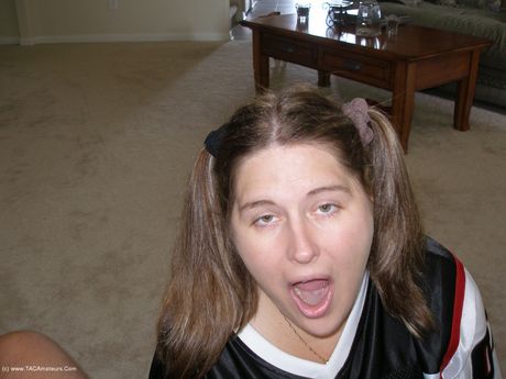 Aged woman Gangbang Momma gets her pussy plugged