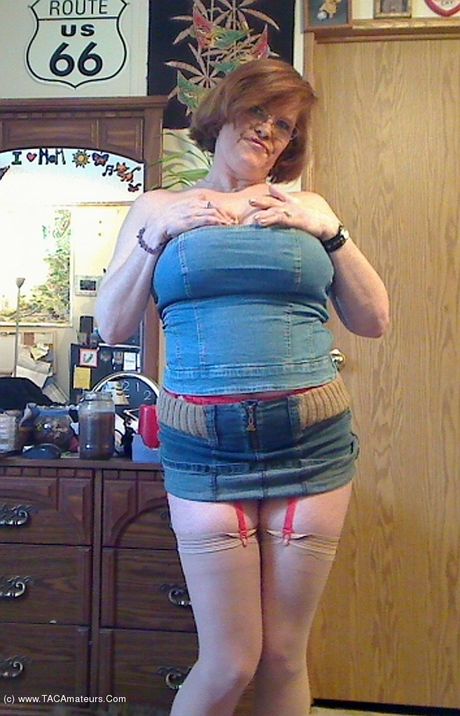 Aged canadian lady Misha Milf strips to her stockings before a finger fuck