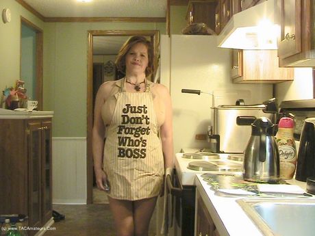 ミーシャ・ミルフはキッチンでオナニーするのが大好きなホットなママです