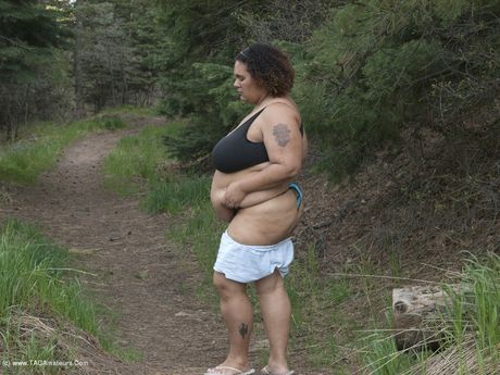 Curvy Baby Girl strips and highlights her big racks in the countryside