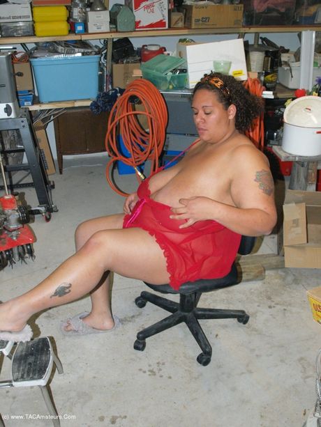 Curvy BBW Curvy Baby Girl shows off her big racks and masturbates in the garage