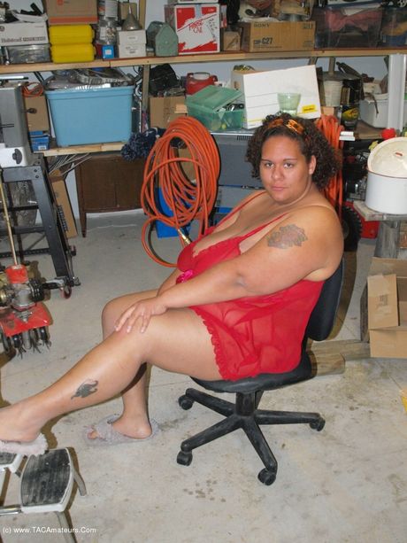 Curvy BBW Curvy Baby Girl shows off her big racks and masturbates in the garage