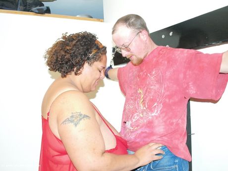 Curvy Baby Girl gives a blowjob and gets a facial in return