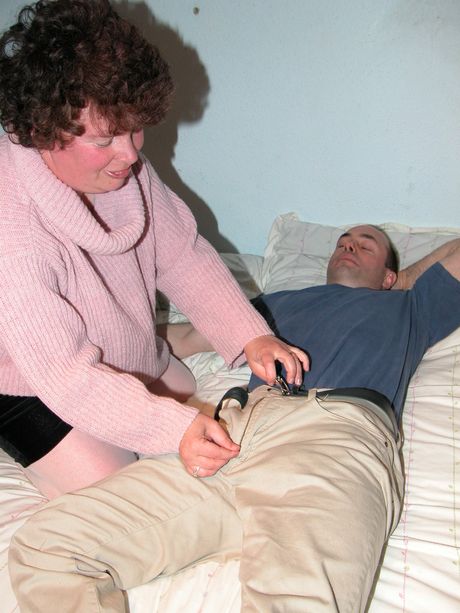 Amatør Cougar Sue får sin twat penetreret af en liderlig fyr