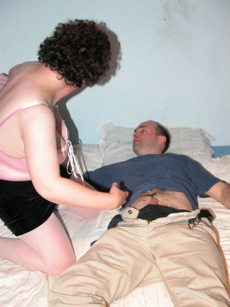 Amatør Cougar Sue får sin twat penetreret af en liderlig fyr