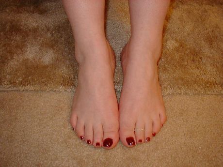 紅髮美國熟婦曲線玲瓏的吉莉安展示了她驚人的胸部和玩具她的陰部