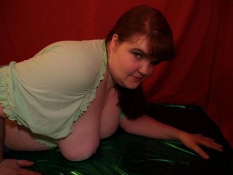 Curvy american Mom Curvy Gillian demonstrates her amazing racks and toys her shaved pussy