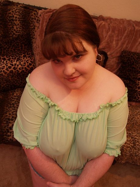 Curvy american Mom Curvy Gillian demonstrates her amazing racks and toys her shaved pussy