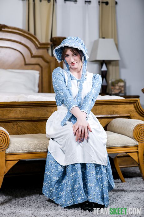 Teen teens Jill Kassidy and Melody Marks get banged during a threesome