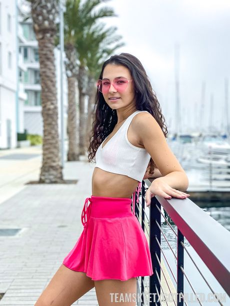 Liz Jordan tager en sæd i røv efter et POV-fuck