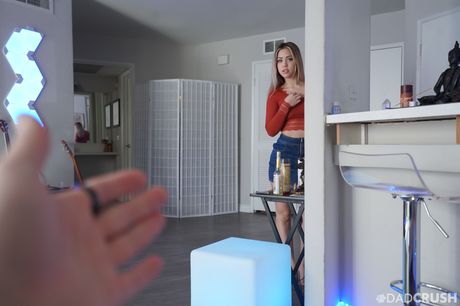 完璧なアメリカ人の女の子、アリナ・ロペスは義父にマンコを掘られる