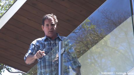 Latina teenager Audrey Royal har sex i sengen med sin stedbror