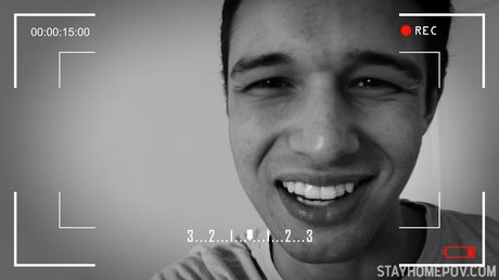 黒髪のホンジュラス人美女ヴァレンティーナ・ジュエルズが少年と性交