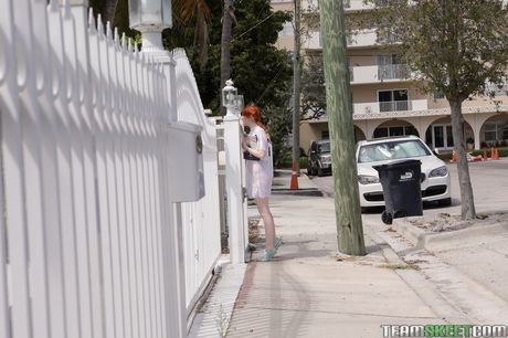 紅髮美國封面女郎 Ginger Bush 的陰戶被大雞巴塞滿