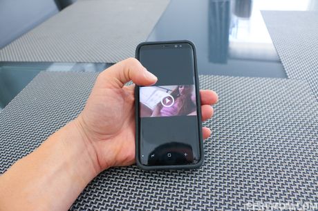 Storbrystet amerikansk mor Mercedes Carrera nyder en stor pik i køkkenet