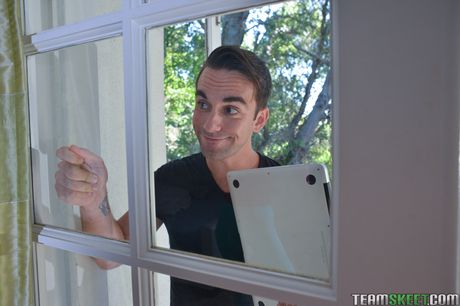 Delicate american teen Ivy Aura gets her asshole drilled by a hung stud