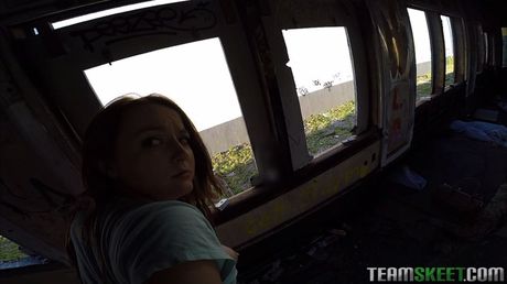 Gorgeous american doll Leigh Rose Loves Money and Dick gets her twat stuffed in POV