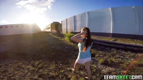 Gorgeous american doll Leigh Rose Loves Money and Dick gets her twat stuffed in POV