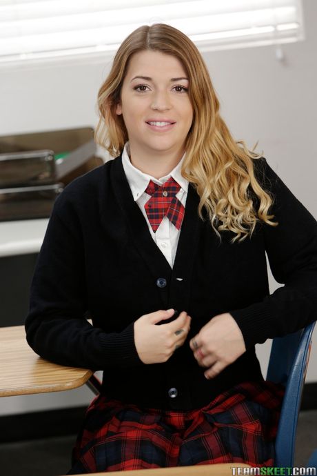 Schoolgirl Jenna Ashley gets her pussy licked and banged by her teacher