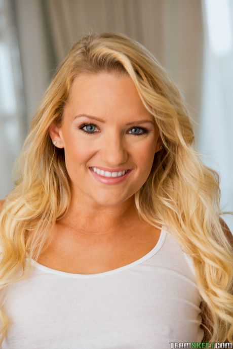 Light-Haired american cutie Cali Carter gets her twat stuffed and jizzed by a horny dude