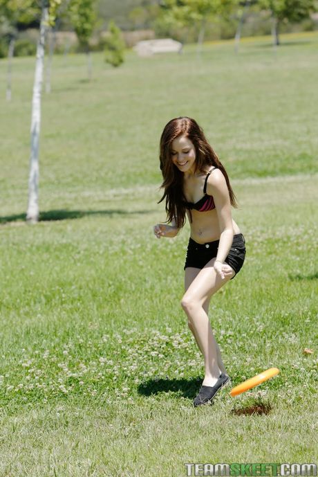 Cute american girl Trinity Rae gets her pussy penetrated outdoors