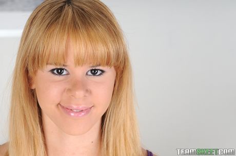 Blonde american girl with a big booty Elizabeth Bentley gets fucked in a POV blowjob