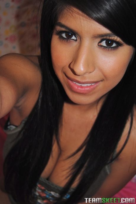 Latina stunner Layla Rose plays with her pussy after showing her amazing juggs